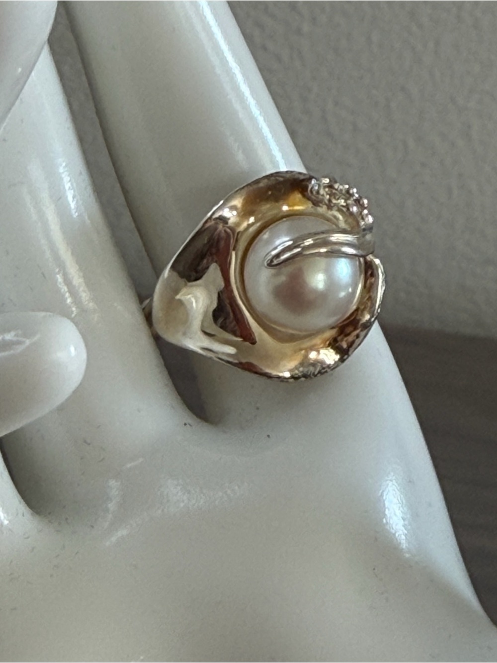 Hagit Gorali Sterling Silver 10mm White Cultured Pearl Sculpted Ring - Size 8